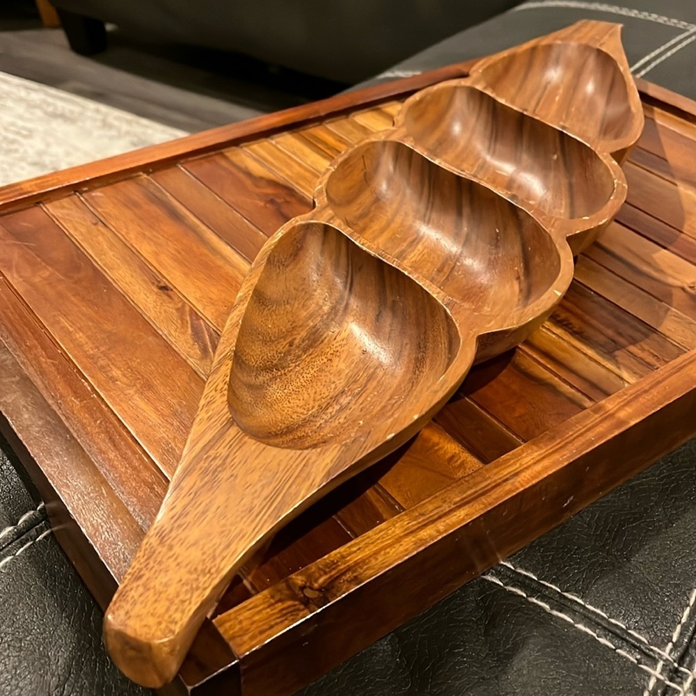 Leilani Genuine Monkey Pod Wood 4 section snack tray. Vintage​